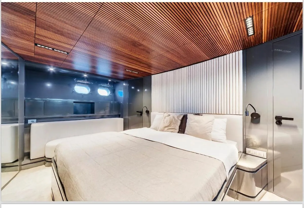 Botel Luxury Yacht Sanlorenzo Palma de Mallorca